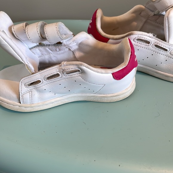 Super cool Adidas Stan Smith toddler white and pink shoes with Velcro size 9K - Picture 9 of 9